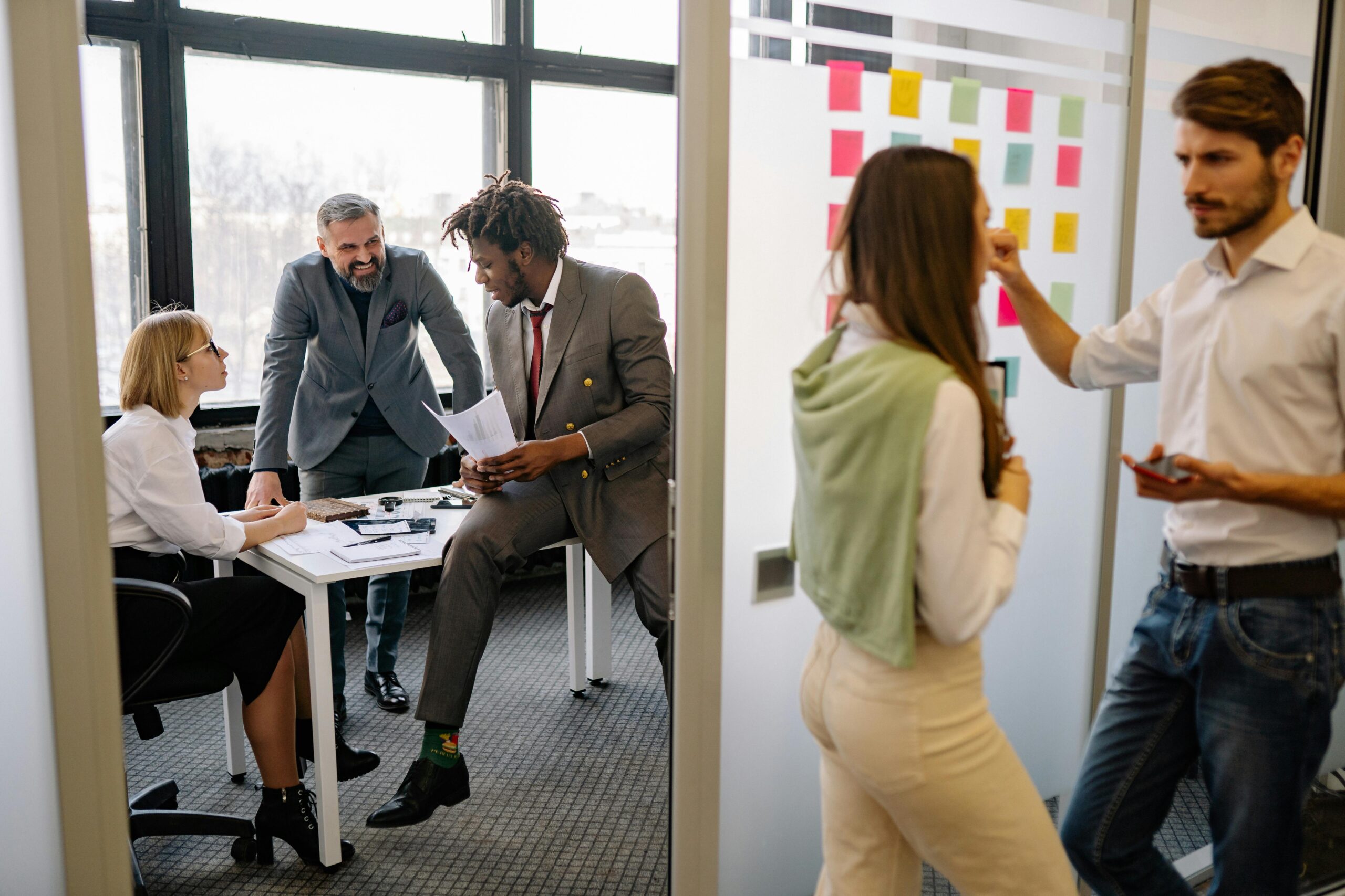 manager mentoring young professional